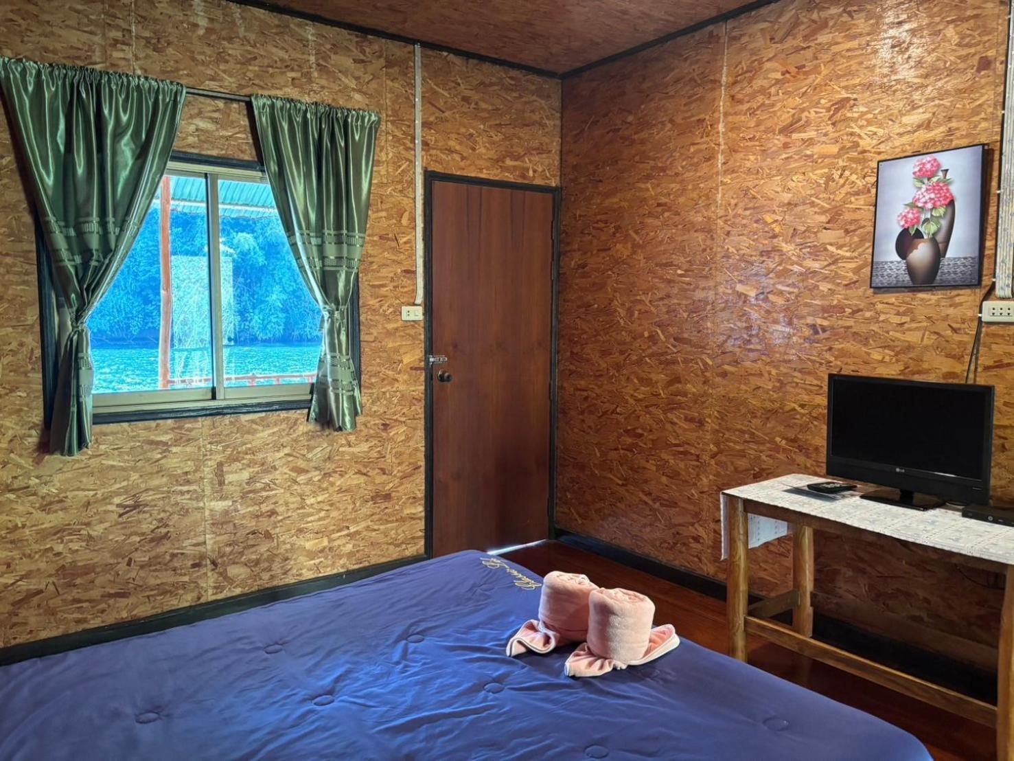 แพจิตรธาดาธารน้ำ Hotel Tha Kradan Exterior photo